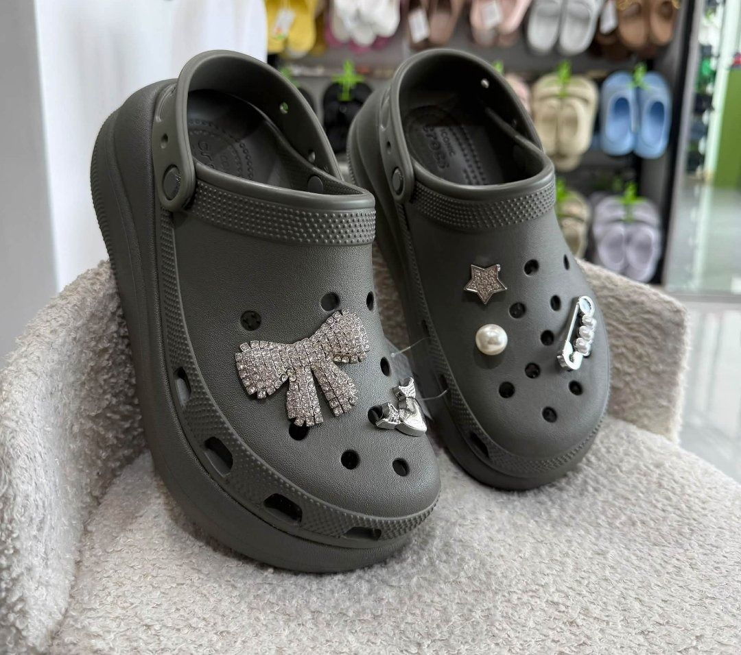 Crush Clog - Dusty Olive (Category: Wedges) located in Rizal. Submitted by hiraya16 (Listing ID 1468074341, Image 2). Description: Onhand ready to ship W5/W6/W7/W8/W9 DM for inquiries. ✉️.