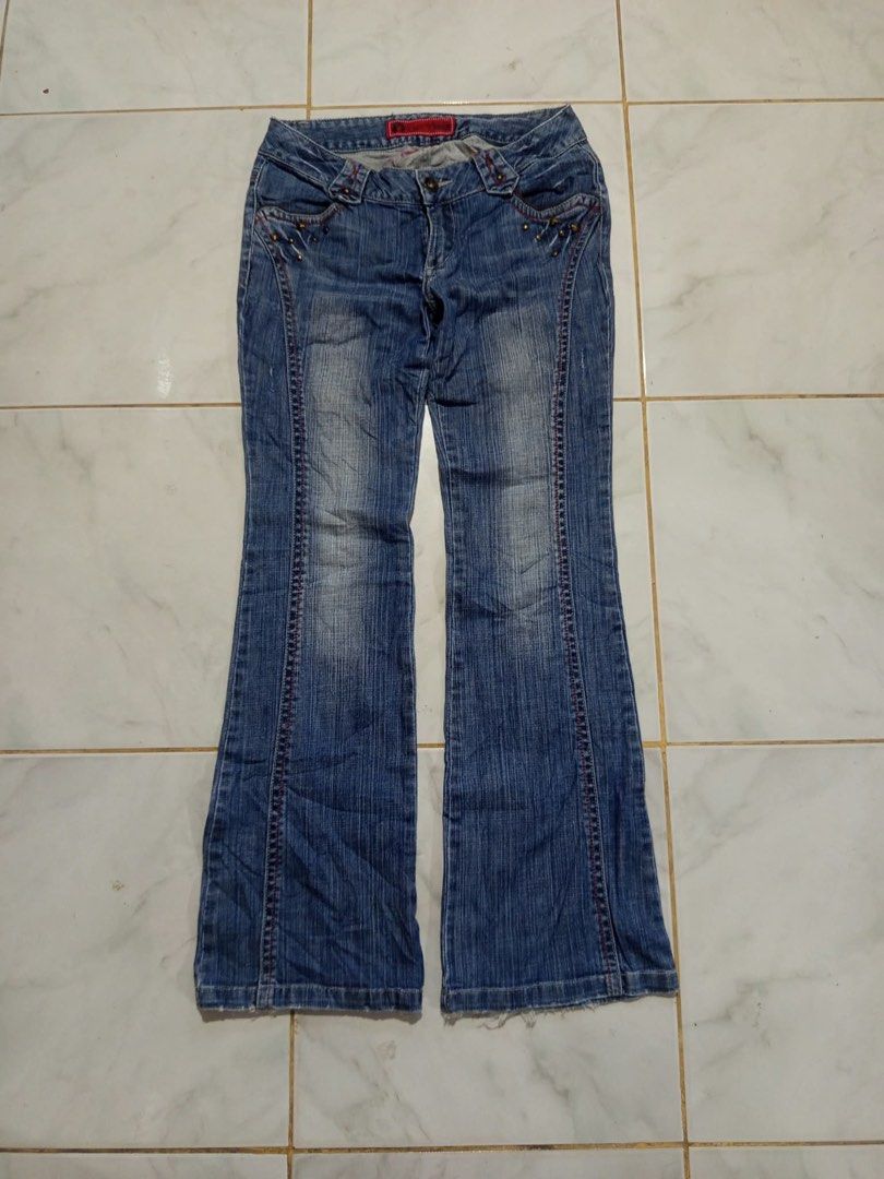 Crux y2k Flare Jeans (Category: Jeans) located in Tacloban City. Submitted by thrift.o.thrift (Listing ID 1468195823, Image 1). Description: 29x41 Excellent condition .