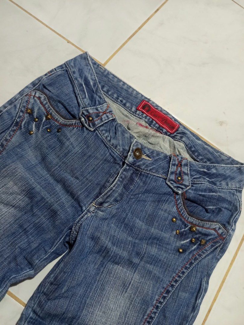 Crux y2k Flare Jeans (Category: Jeans) located in Tacloban City. Submitted by thrift.o.thrift (Listing ID 1468195823, Image 2). Description: 29x41 Excellent condition .