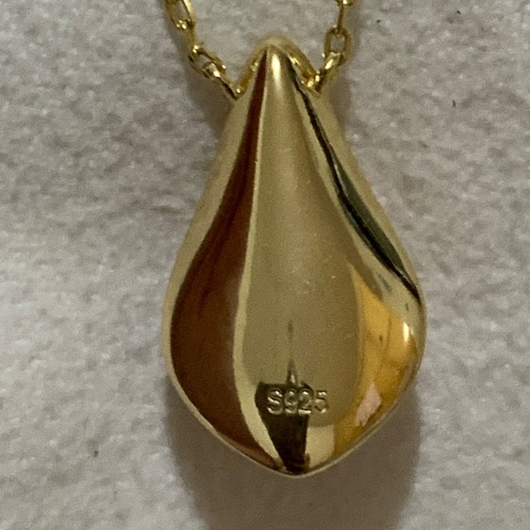 Customized S925 Pearl Teardrop Necklace (Category: Necklaces) located in Quezon City. Submitted by itscxyy (Listing ID 1468065393, Image 2). Description: - Material: Gold-plated S925 sterling silver (stamped on spring ring clasp and pendant) - Comes with original box and paperbag - Design: Teardrop pendant housing a real handpicked freshwater peach pearl (Customized from Pickapearl Boracay) - Style: Delicate daily jewelry piece perfect for any ou