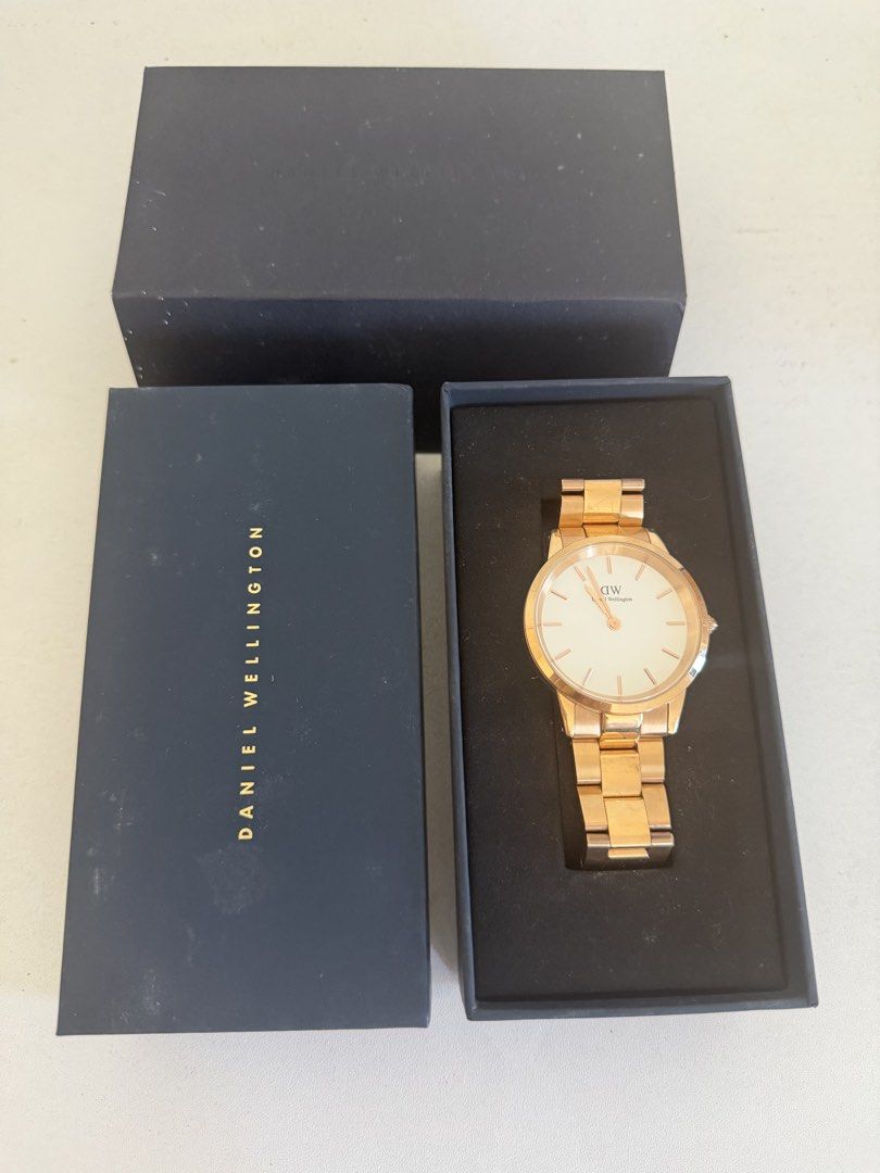 Daniel Wellington Watch 36mm (Category: Women's Watches) located in Pasig City. Submitted by rashamd (Listing ID 1468078962, Image 1). Description: 📌OG Dm for other details! Slightly negotiable 📍Montalban, Rizal 📦 Lalamove, grab express, J&T or SPX .