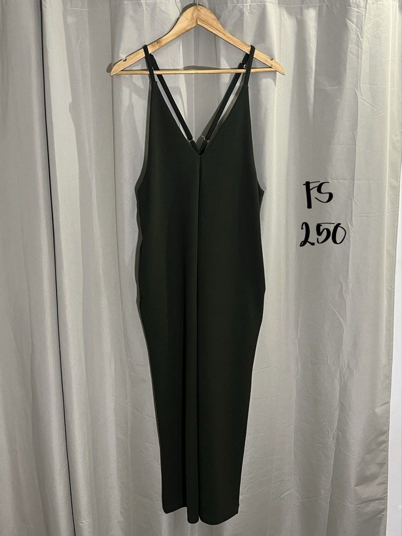 Dark green sleeveless jumpsuit (Category: Jumpsuits) located in Las Pinas. Submitted by jilanah (Listing ID 1468207363, Image 1). Description: .