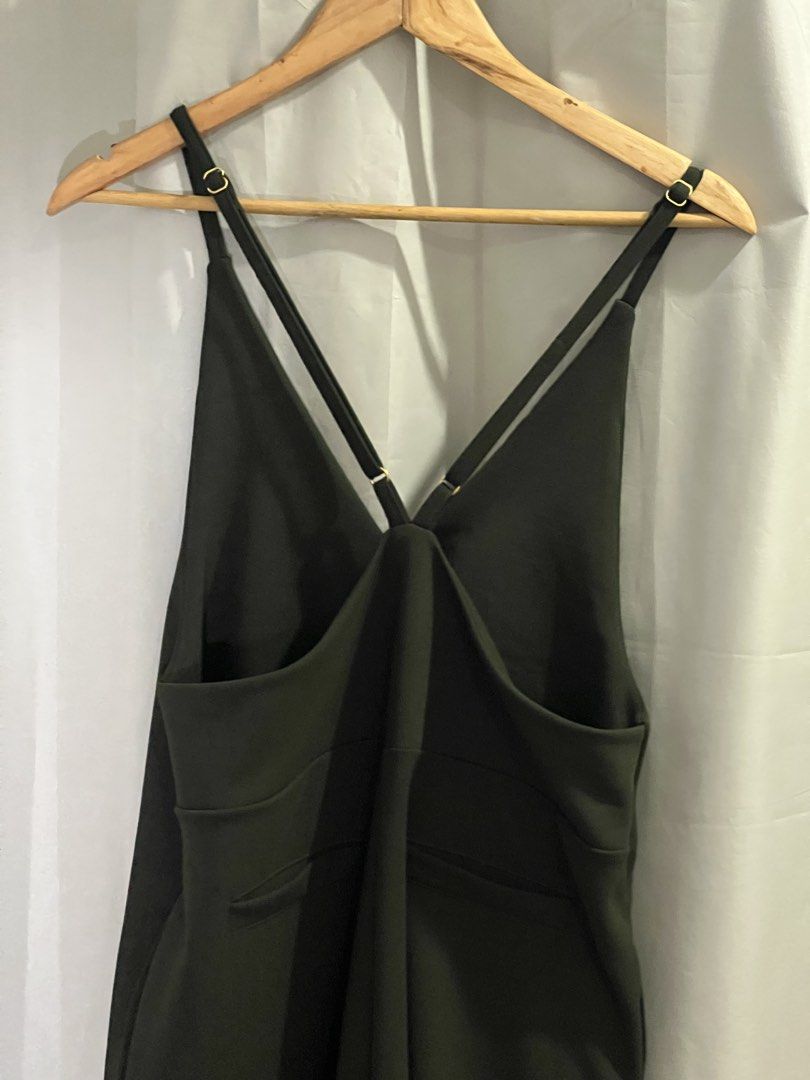 Dark green sleeveless jumpsuit (Category: Jumpsuits) located in Las Pinas. Submitted by jilanah (Listing ID 1468207363, Image 2). Description: .