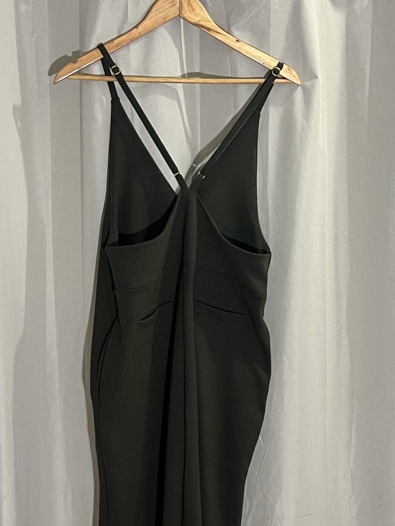 Dark green sleeveless jumpsuit (Category: Jumpsuits) located in Las Pinas. Submitted by jilanah (Listing ID 1468207363, Image 3). Description: .