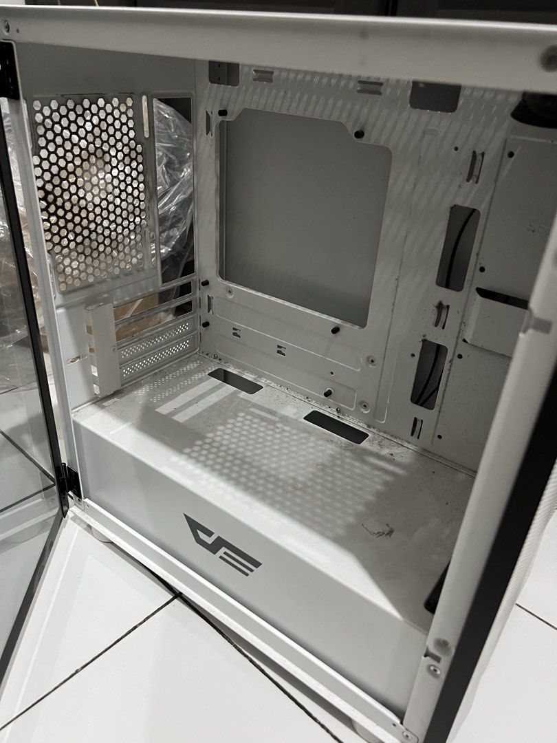 DarkFlash DLM21 White Desktop PC Case (Category: Desktops) located in Quezon City. Submitted by nylxon84 (Listing ID 1468113607, Image 2). Description: Currently dusty, no time to clean. Last pic is my previous build using the case. RFS: swapped to smaller form factor for travel. Pick up or delivery.