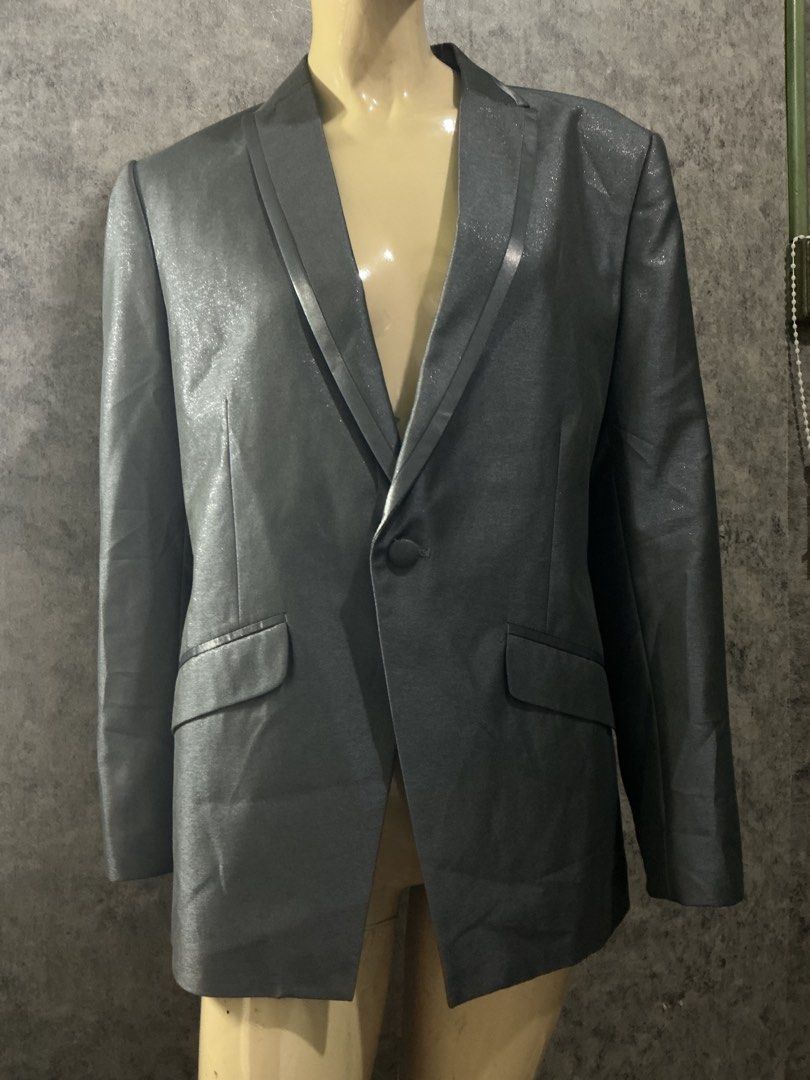 De mono silver gray mens coat (Category: Coats, Jackets and Outerwear) located in Angeles City. Submitted by goodbuysathome (Listing ID 1468244675, Image 2). Description: Like new Measurements nsa pic npo Last price posted Add Sf 74 Gcash payment.