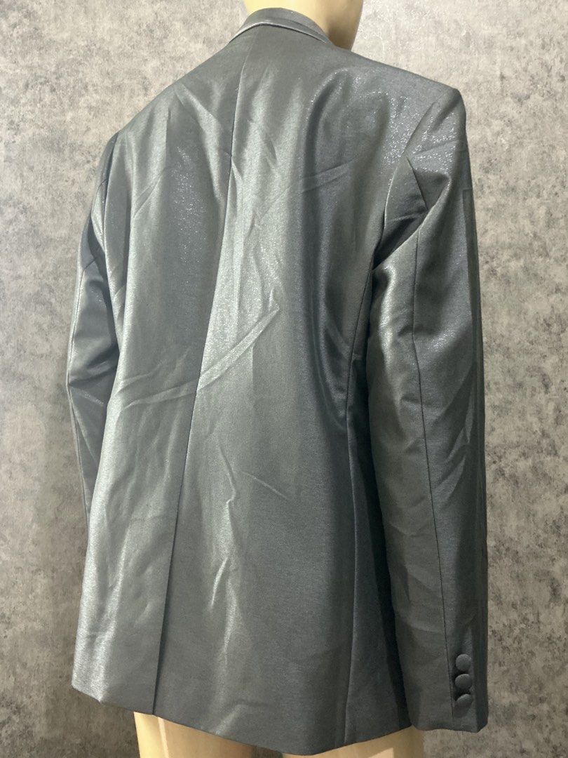 De mono silver gray mens coat (Category: Coats, Jackets and Outerwear) located in Angeles City. Submitted by goodbuysathome (Listing ID 1468244675, Image 3). Description: Like new Measurements nsa pic npo Last price posted Add Sf 74 Gcash payment.