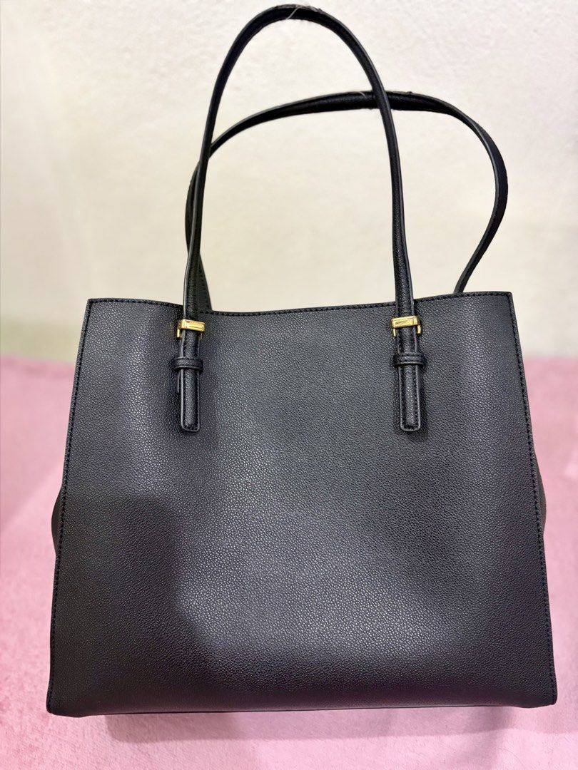 DECLUTTER: Charles & Keith Black Tote Bag & 2 freebies (Category: Tote Bags) located in Manila. Submitted by cherslugo (Listing ID 1468241197, Image 2). Description: TAKE ALL FOR ₱1,900 Authentic Charles & Keith with dust bag - Classic Black with Gold-tone hardware - Structured tote bag with double shoulder straps - Clean lining, center zip divider, and zipper compartments for organization - Condition: Excellent, perfect for everyday work or casu