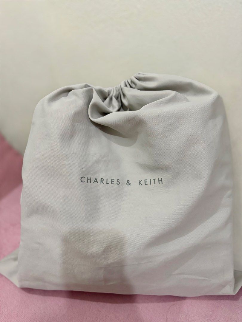 DECLUTTER: Charles & Keith Black Tote Bag & 2 freebies (Category: Tote Bags) located in Manila. Submitted by cherslugo (Listing ID 1468241197, Image 3). Description: TAKE ALL FOR ₱1,900 Authentic Charles & Keith with dust bag - Classic Black with Gold-tone hardware - Structured tote bag with double shoulder straps - Clean lining, center zip divider, and zipper compartments for organization - Condition: Excellent, perfect for everyday work or casu