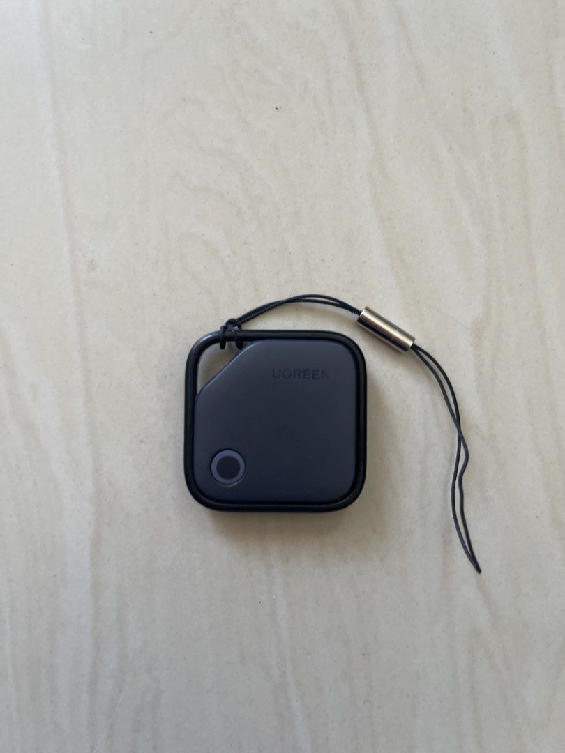 Defective UGREEN Smart Finder (Category: Wearables & Smart Watches) located in Santa Rosa. Submitted by yourfashionplug (Listing ID 1468094872, Image 2). Description: -DEFECTIVE- UGREEN Tracker Does not work Includes a battery.