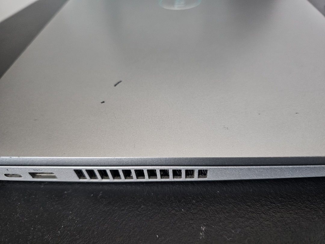 Dell Laptop Silver (Category: Laptops & Notebooks) located in Makati City. Submitted by ginashy (Listing ID 1468096432, Image 2). Description: some gasgas and peel off rubber side of the screen (check on the picture) loc: makati.