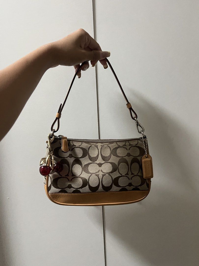 Demi coach bag (Category: Shoulder Bags) located in Manila. Submitted by _ririamari (Listing ID 1468134404, Image 1). Description: Coach bag demi 👜 Condition 9.5/10 Sign of use w watermark ₱****.