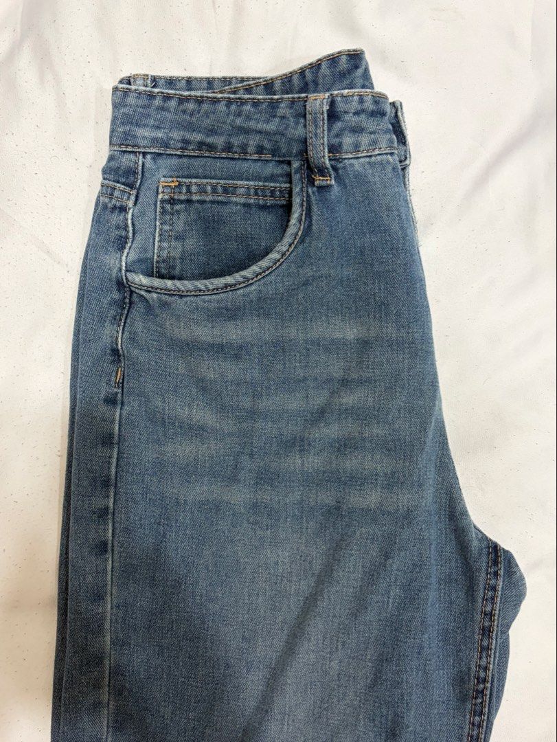 Denim Baggy Jeans (Category: Jeans) located in Manila. Submitted by cpaa.aaa (Listing ID 1468128997, Image 2). Description: 30” waist 40” length Denim Blue baggy jeans.