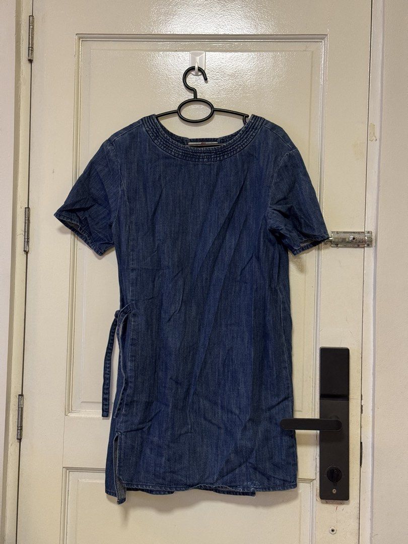 Denim Dress Side tie Size M (Category: Dresses) located in Marikina City. Submitted by punch.studioph (Listing ID 1468104515, Image 1). Description: Size M Denim Dress.
