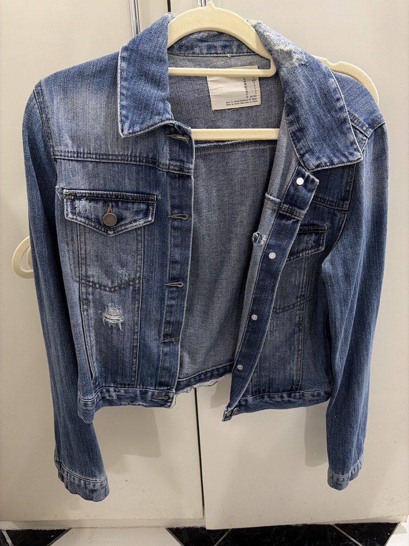 Denim Jacket Size S (Category: Coats, Jackets and Outerwear) located in Tuguegarao City. Submitted by alyssa.closet96 (Listing ID 1468077619, Image 1). Description: - Brand: Life in Progress - Size: S - Wash: Medium wash denim - RFS: gained weight, does not fit me anymore - closet staple.