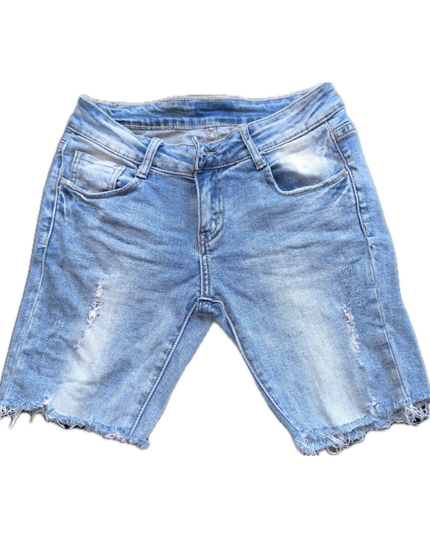 Denim Jean Shorts (Category: Shorts) located in Bacoor. Submitted by pickedbykoko (Listing ID 1468116021, Image 1). Description: Size: 28 inches Length: 14 inches Condition: Fair Flaws: faded tag design and stain at the back, as shown in the 4th photo Colors may appear slightly different depending on lighting and your screen. 🏷 ₱68.00 Code: K14.