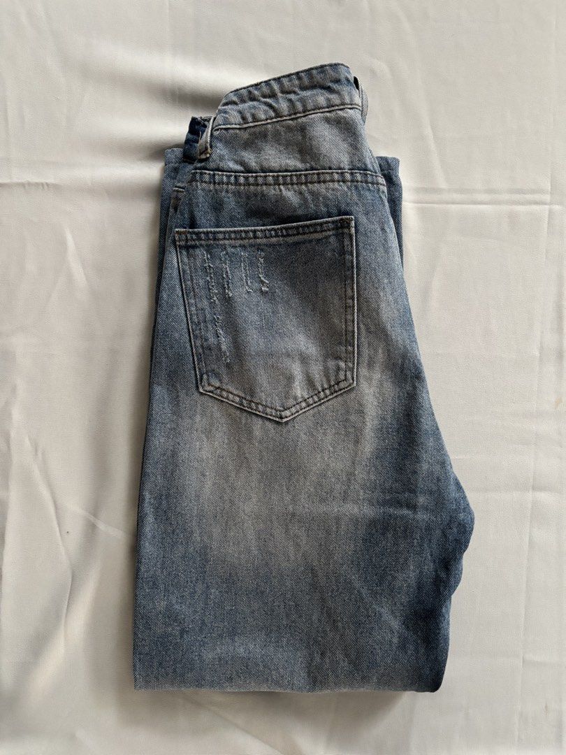 DENIM JEANS (Category: Jeans) located in Bulacan. Submitted by kennyfindss (Listing ID 1468119016, Image 3). Description: W: 26–27” | Unisex L: 38” Color Rate: 10/10 Condition: Good Condition Issues: None Fabric/Material: Denim DM TO PURCHASE.