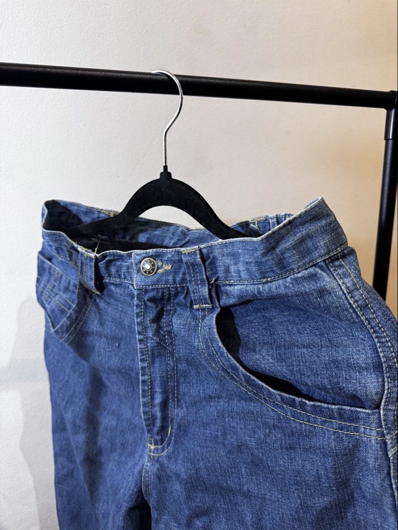 Denim Jorts (Category: Shorts) located in Manila. Submitted by eliascinco (Listing ID 1468216874, Image 2). Description: Denim Blue Jorts LENGTH - 29” WAIST - 27” LEG OPENING - 9” ISSUE: NONE Model’s reference: 5’0” - 45 KG .