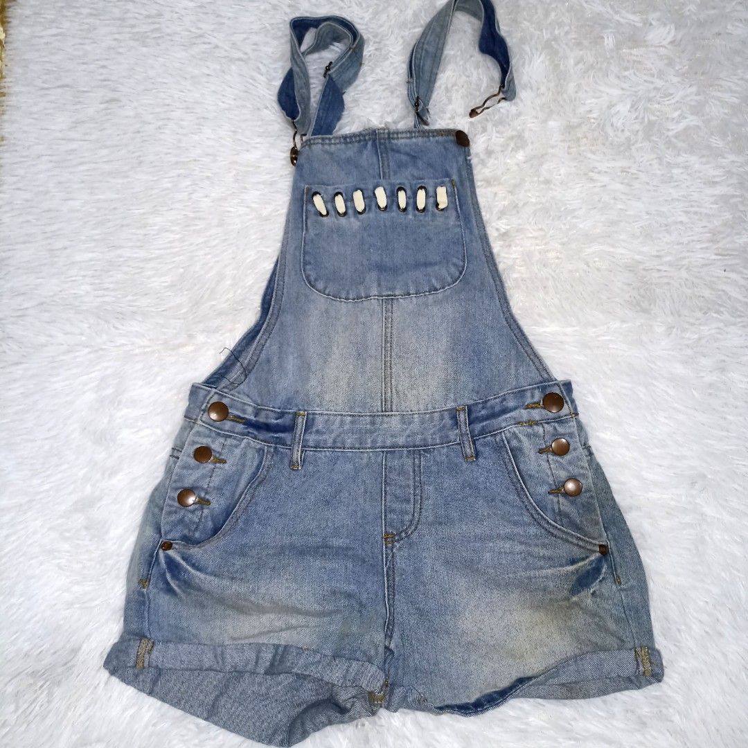 Denim Romper (Category: Rompers) located in Manila. Submitted by goldenmountain.e4137d (Listing ID 1468178016, Image 1). Description: Still in good condition, just need to wash it..