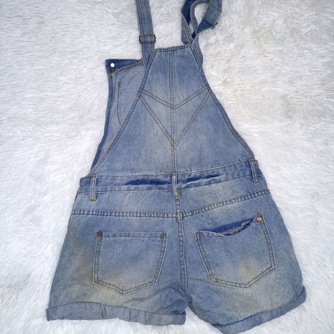 Denim Romper (Category: Rompers) located in Manila. Submitted by goldenmountain.e4137d (Listing ID 1468178016, Image 2). Description: Still in good condition, just need to wash it..