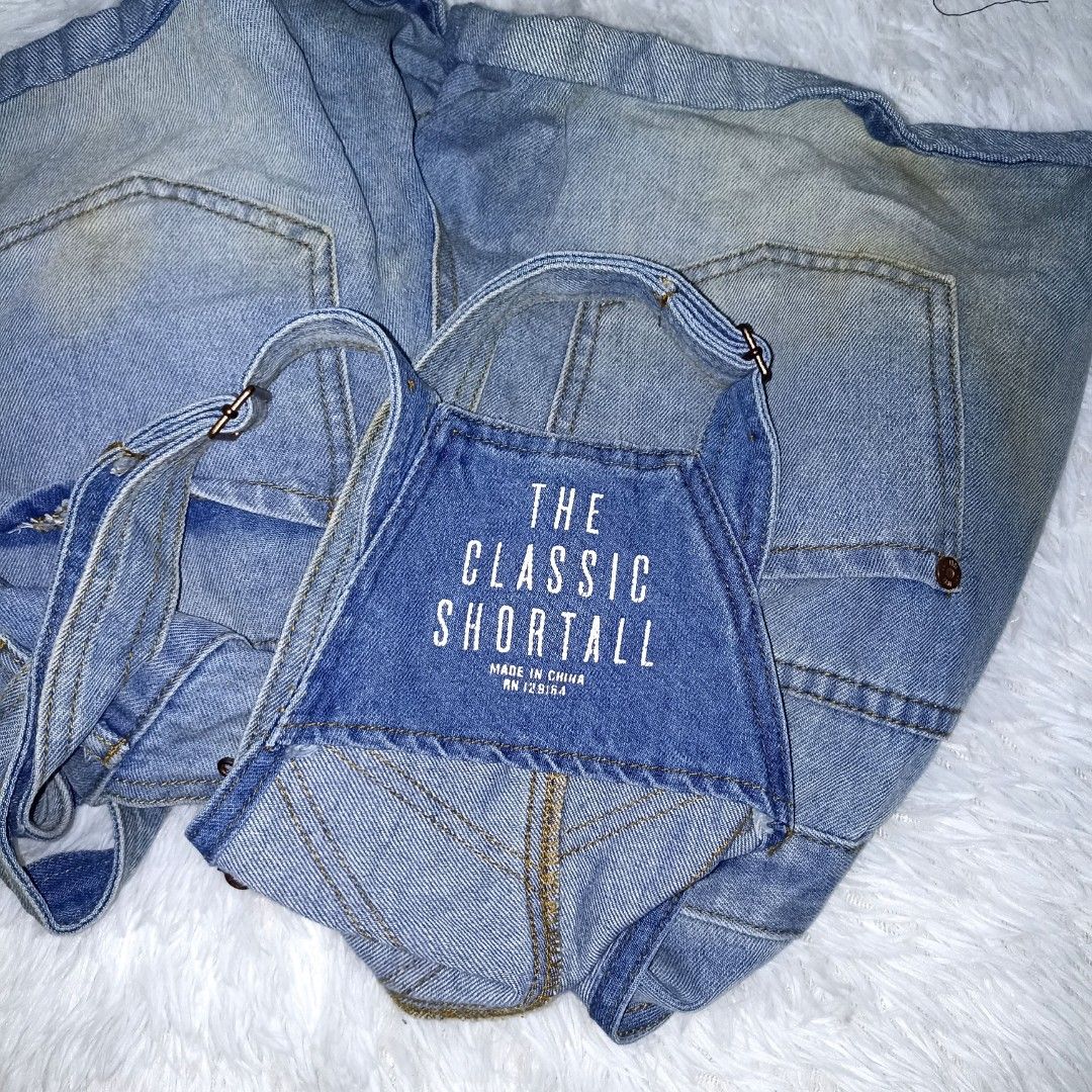 Denim Romper (Category: Rompers) located in Manila. Submitted by goldenmountain.e4137d (Listing ID 1468178016, Image 3). Description: Still in good condition, just need to wash it..