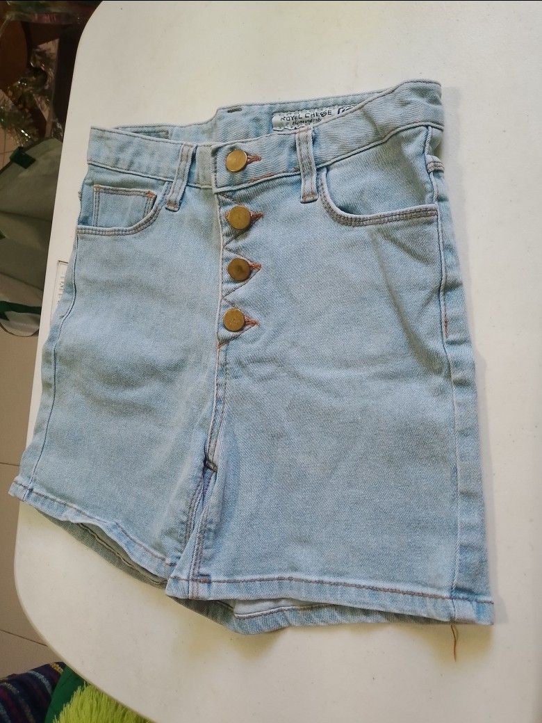 Denim Short for kids (Category: Babies & Kids Fashion) located in General Trias. Submitted by random.recos (Listing ID 1468119575, Image 2). Description: 🛍️✨ KIDS MAONG SHORTS FOR SALE! ✨🛍️ 👖 Cute at stylish na maong shorts for kids! 🥰 👧👦 Perfect for kids ages 7–10 years old! 💸 ₱75 LANG ISA! 💥 Sulit na, pang-araw-araw na outfit pa! 💕 📍 Location: General Trias, Cavite 🤝 Meet-up / Pick-up available 📩 PM na sa mga interested buyers! 🛒 M