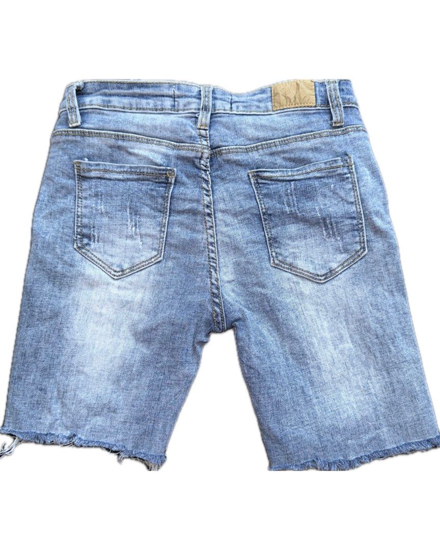 Denim Shorts with frayed raw hems (Category: Shorts) located in Bacoor. Submitted by pickedbykoko (Listing ID 1468119229, Image 2). Description: Size: 25 inches Length: 15 inches Condition: Very Good Colors may appear slightly different depending on lighting and your screen. 🏷 ₱78.00 Code: K16.