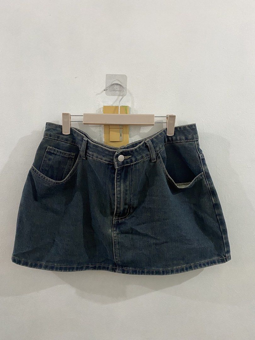 Denim skirt (Category: Skirts) located in Bacoor. Submitted by prelovedmaria_618 (Listing ID 1468112372, Image 2). Description: 200 each 34-36in..