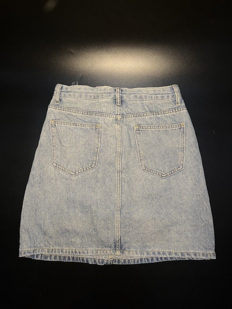 Denim Skirt (Category: Skirts) located in Manila. Submitted by luveri.collection (Listing ID 1468202084, Image 2). Description: MOP: GCash.