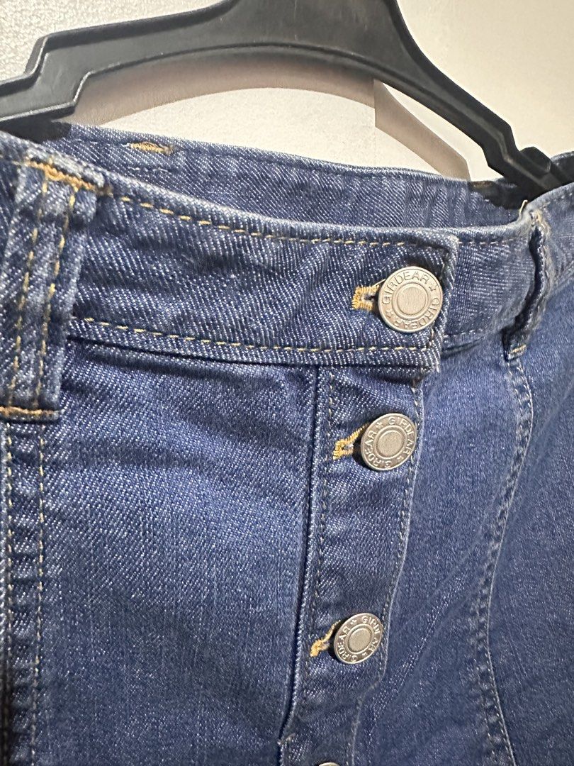 Denim skirt (Category: Skirts) located in Tandag. Submitted by kawaiispreloved (Listing ID 1468231973, Image 2). Description: Small. Size 26 Ganda ng quality, semi stretch.