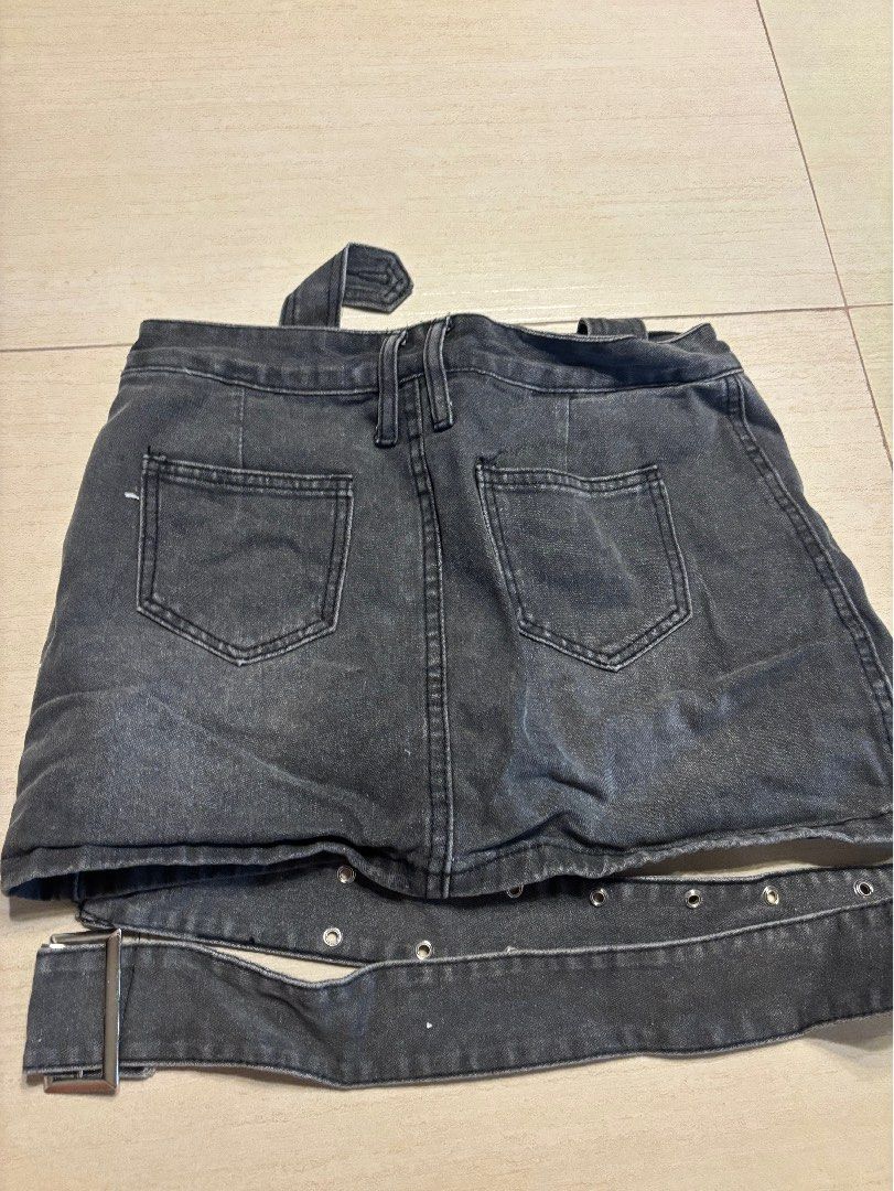 Denim skirt black with belt (Category: Skirts) located in Manila. Submitted by bluetakis67 (Listing ID 1468131977, Image 1). Description: .