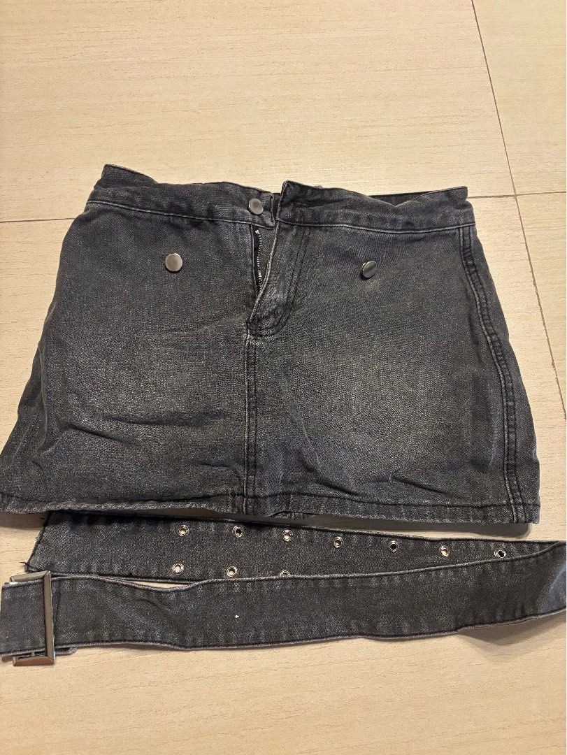 Denim skirt black with belt (Category: Skirts) located in Manila. Submitted by bluetakis67 (Listing ID 1468131977, Image 2). Description: .