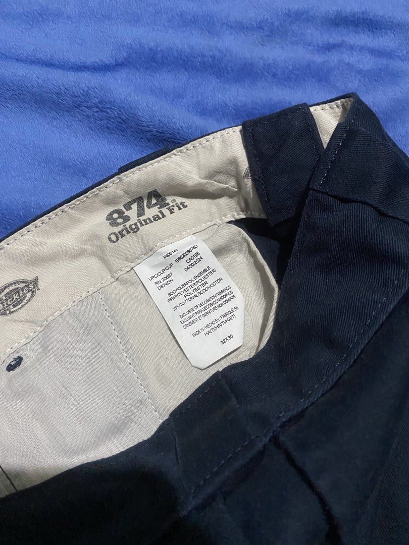 DICKIES 874 original fit navy blue (Category: Trousers) located in Manila. Submitted by jymadafck (Listing ID 1468198570, Image 3). Description: DICKIES 874 orignal fit 32x32 minimal flaws but looking good.