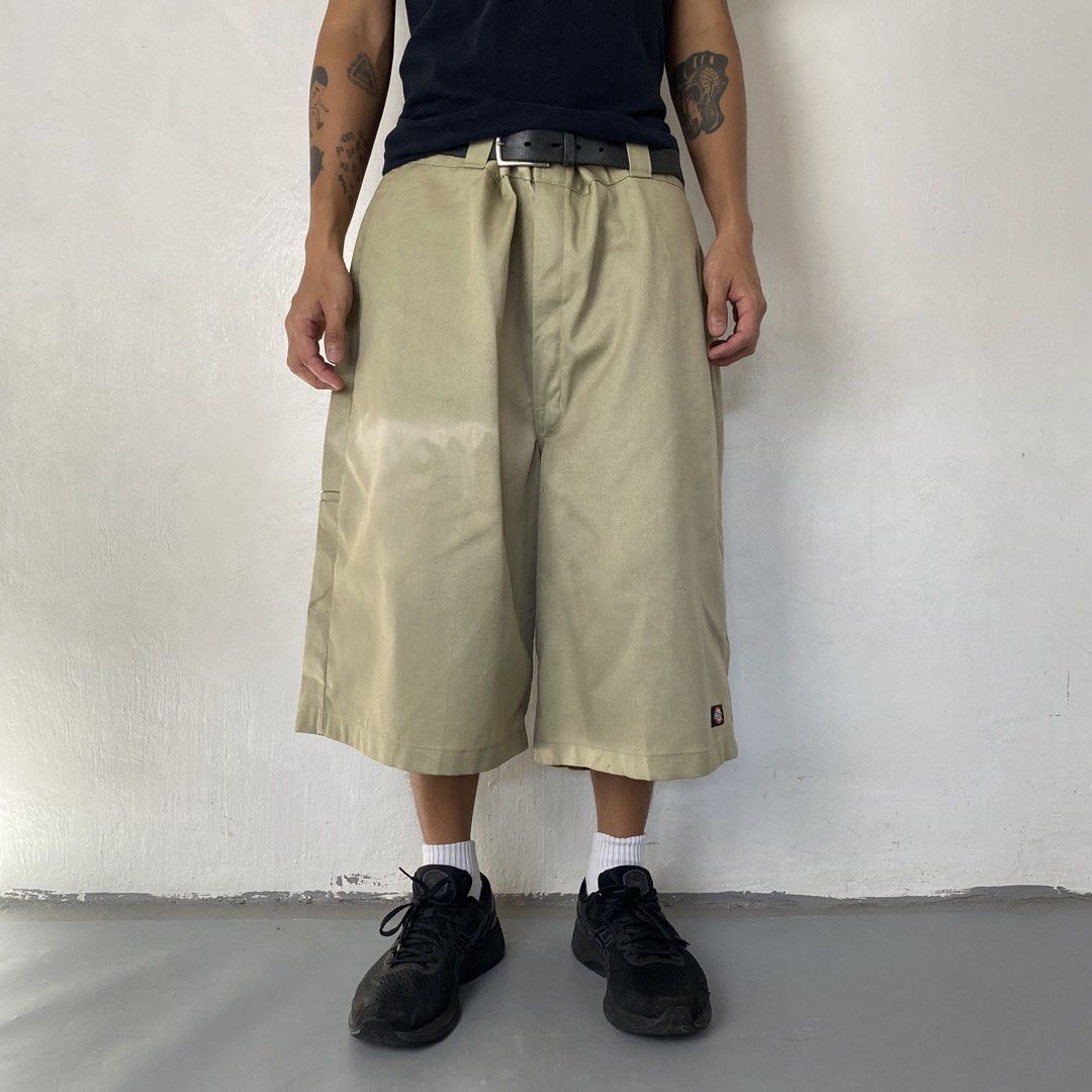 Dickies 🩳 | Beige Front Brand Patch Jorts (Category: Shorts) located in Bulacan. Submitted by orc.ph (Listing ID 1468154453, Image 2). Description: Dickies 🩳 | Beige Front Brand Patch Jorts Mine:₱680 Material Used: Polyester - Beige - Belt Loop Attached - Zipper and Button Closure - Multi Pockets - Jorts - Front Brand Patch - Casual - Semi Formal - Formal - Streetwear - Y2K -Size: XXXL -Waistline: 42” -Length: 26 -Thighs: 14.5” -Leg Opening: 15