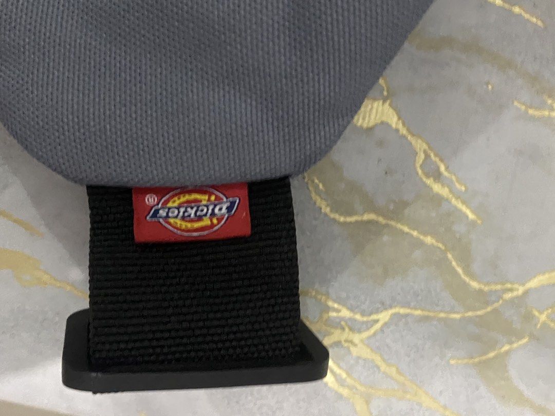 DICKIES BELT BAG (Category: Belt bags, Clutches and Pouches) located in San Fernando. Submitted by epicpenguin.8e962a (Listing ID 1468224124, Image 3). Description: .