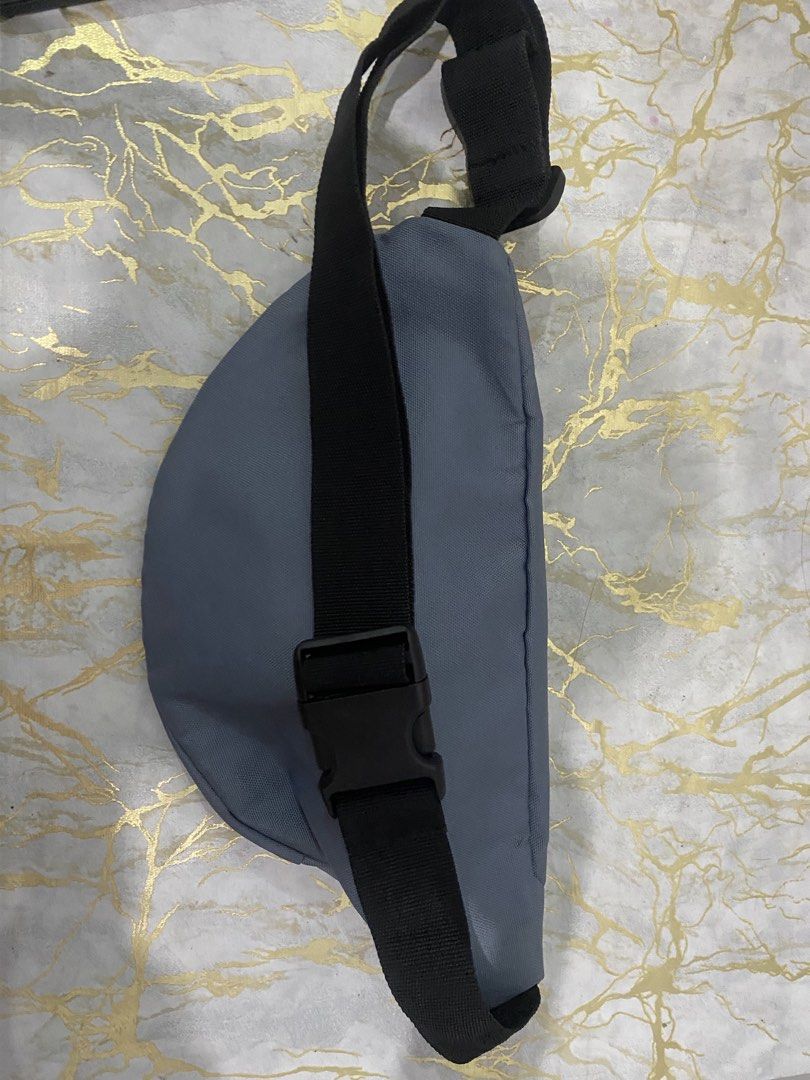 DICKIES BELT BAG (Category: Belt bags, Clutches and Pouches) located in San Fernando. Submitted by epicpenguin.8e962a (Listing ID 1468224124, Image 2). Description: .