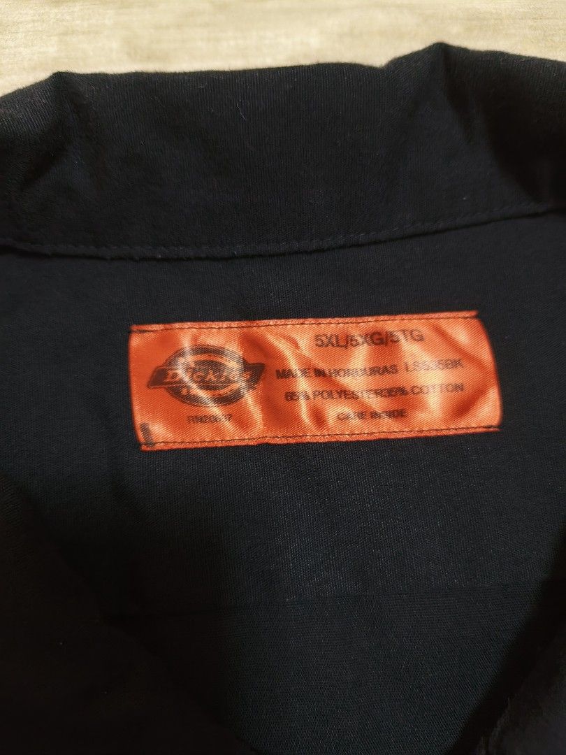 Dickies button down (Category: Tshirts & Polo Shirts ) located in Siniloan. Submitted by talktotheroses (Listing ID 1468230157, Image 2). Description: no issue.