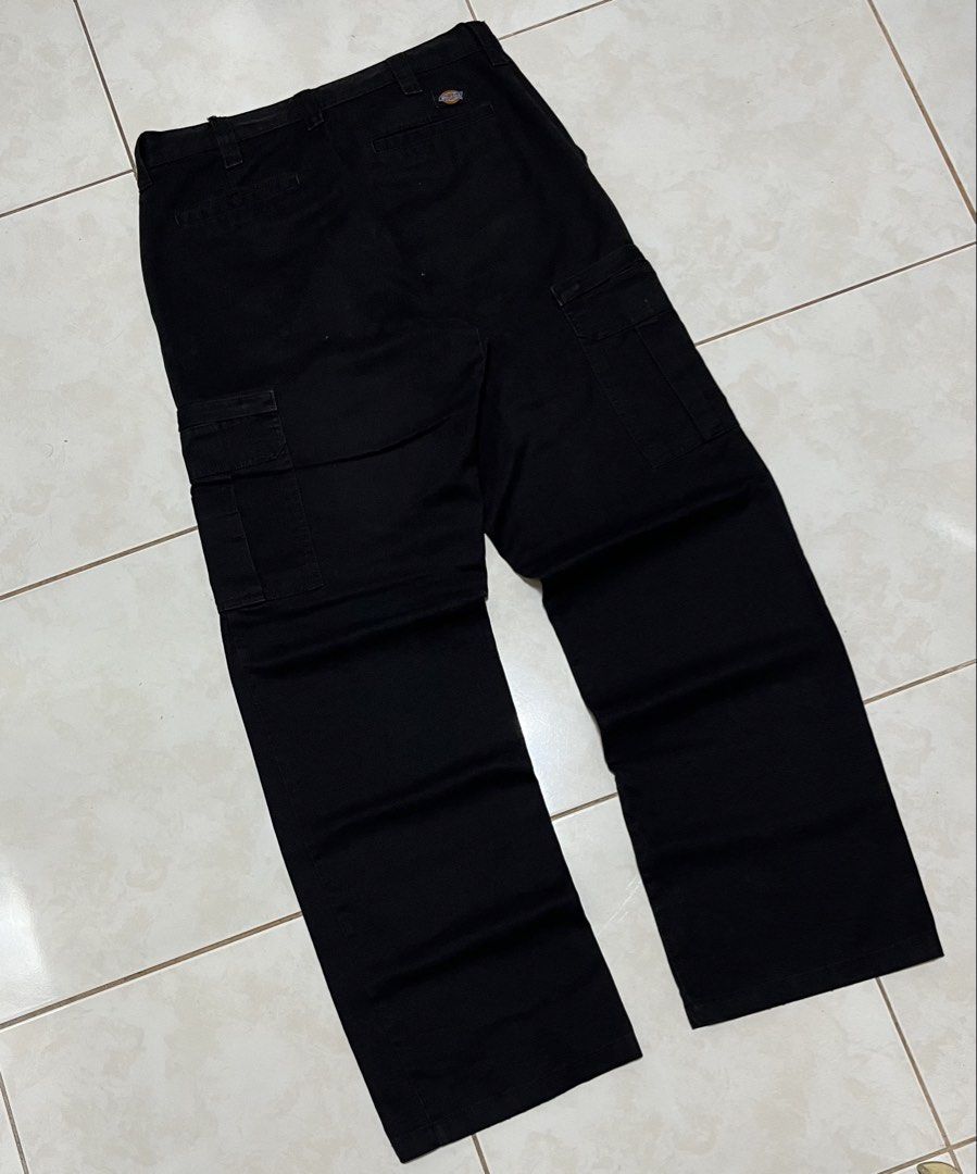 DICKIES CARGO BLACK PANTS (Category: Jeans) located in Cavite. Submitted by drip_syndicate (Listing ID 1468212794, Image 3). Description: SIZE 33 WAISTLINE-33 LENGHT-42 HEM-9 (if around 18) CONDITION: 9.3/10 COLOR RATE: 9.3/10 ISSUE: minimal scratches .