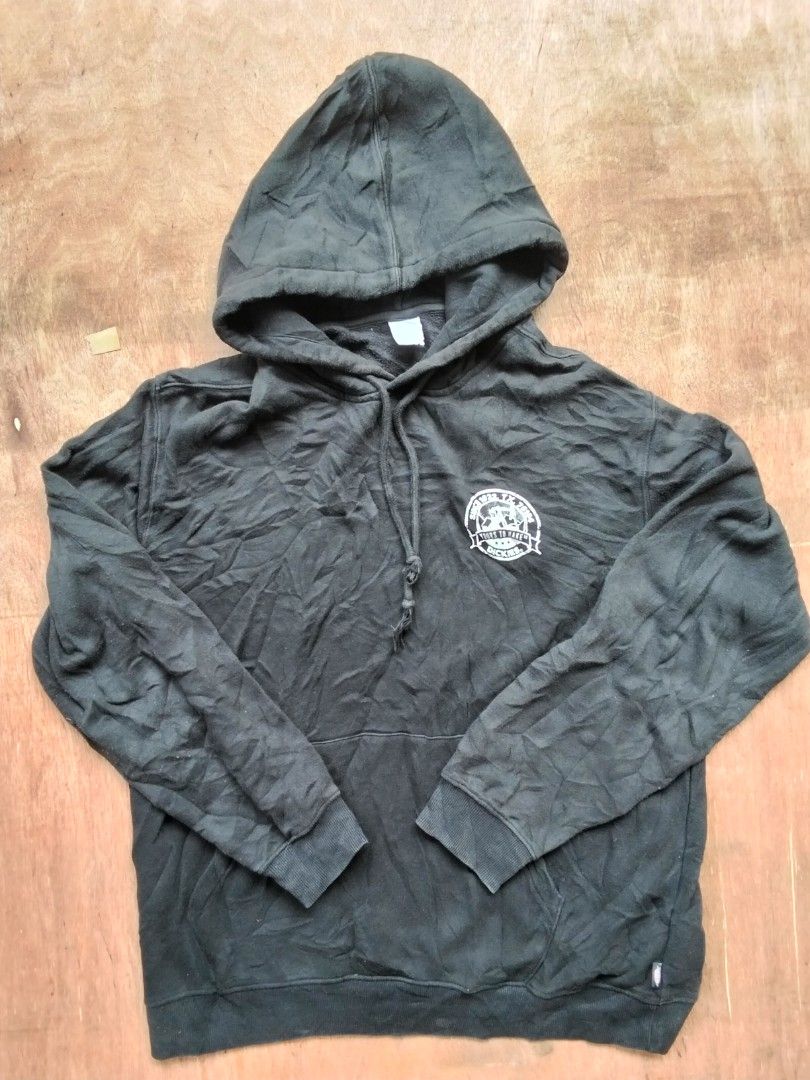 Dickies Hooded Jacket (Category: Coats, Jackets and Outerwear) located in Monkayo. Submitted by youknowwho.27 (Listing ID 1468084576, Image 1). Description: Dimes- 22.5X27 Size Xl on tag best fit to large 350+sf‼️.