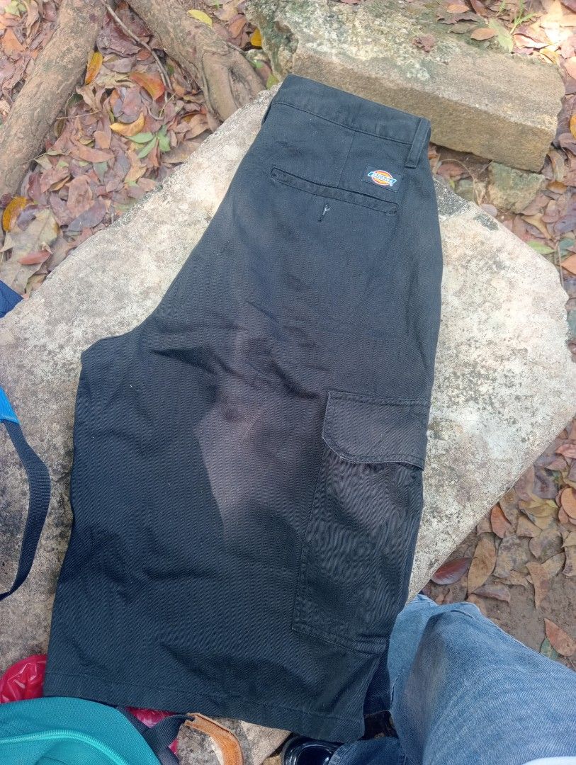 DICKIES JORTS (Category: Shorts) located in Quezon. Submitted by thrift_naku (Listing ID 1468184706, Image 1). Description: WHERE THIS DICKIES CARGO JORTS.