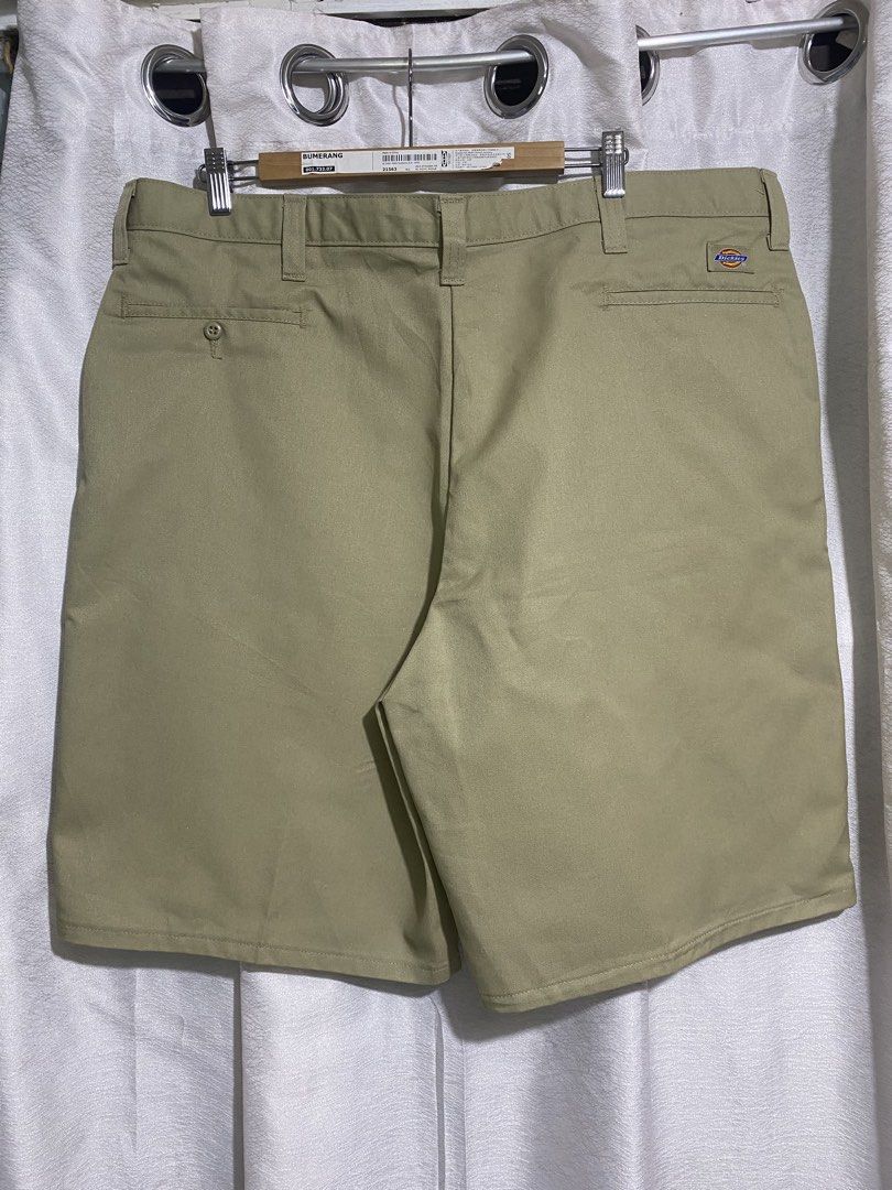 Dickies khaki shorts (Category: Shorts) located in Davao. Submitted by VapenDrip (Listing ID 1468177611, Image 2). Description: Dickies khaki shorts Waist 42 Length 23.5 Hem 13.5 Good as new condition/ crispy masyado 1000+sf.