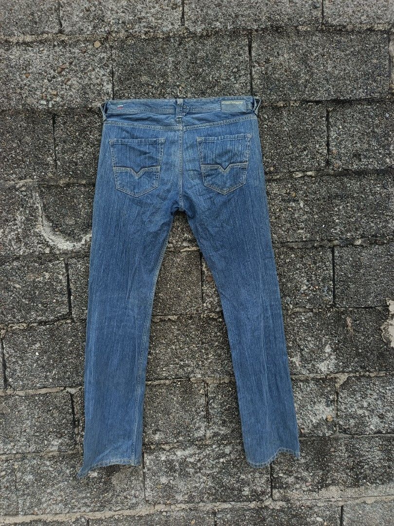 Diesel Larkee Jeans (Category: Jeans) located in Manila. Submitted by coyyimpothrift2 (Listing ID 1468218899, Image 1). Description: - Brand: Diesel Larkee - Size: W31 L32 - Color: Light blue wash - Cut: Straight leg - Closure: Classic button fly - Details: Distinctive back pocket stitching - Condition/Use: Great everyday casual staple piece made with quality denim.