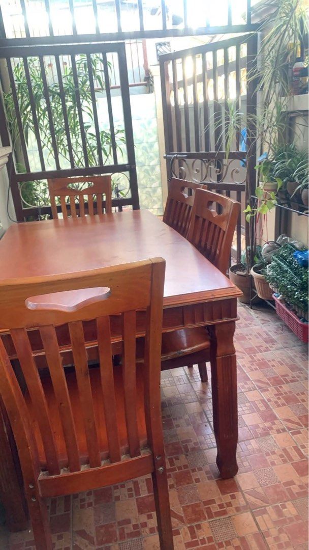 Dining table (Category: Tables & Sets) located in Manila. Submitted by calmbear-c343 (Listing ID 1468065615, Image 1). Description: .
