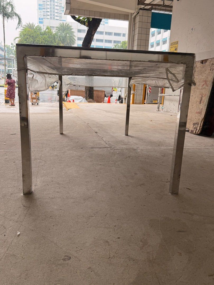 Dining Table (Category: Tables & Sets) located in Singapore. Submitted by furniture.singapore (Listing ID 1468099833, Image 2). Description: Delivery (not courier): $30 送货 .