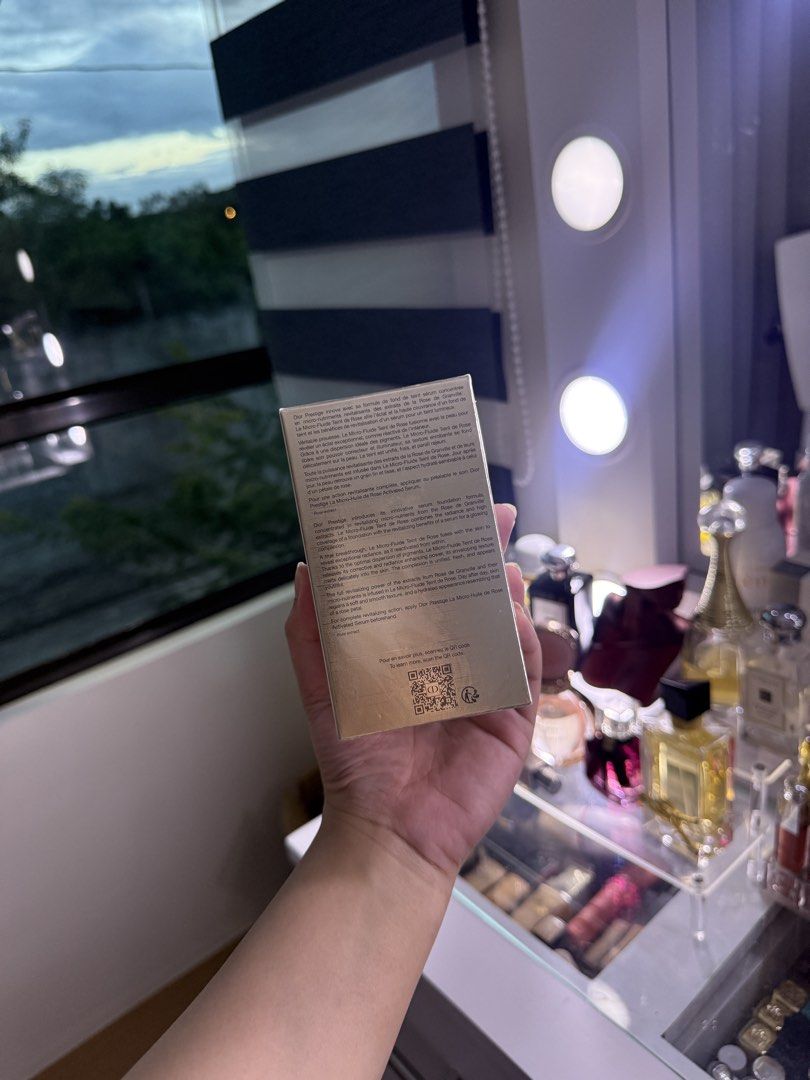 Dior Prestige Le micro fluide teint de rose (Category: Makeup) located in Imus. Submitted by diana2999 (Listing ID 1468157858, Image 2). Description: Shade- 1N Sealed with brush inside .