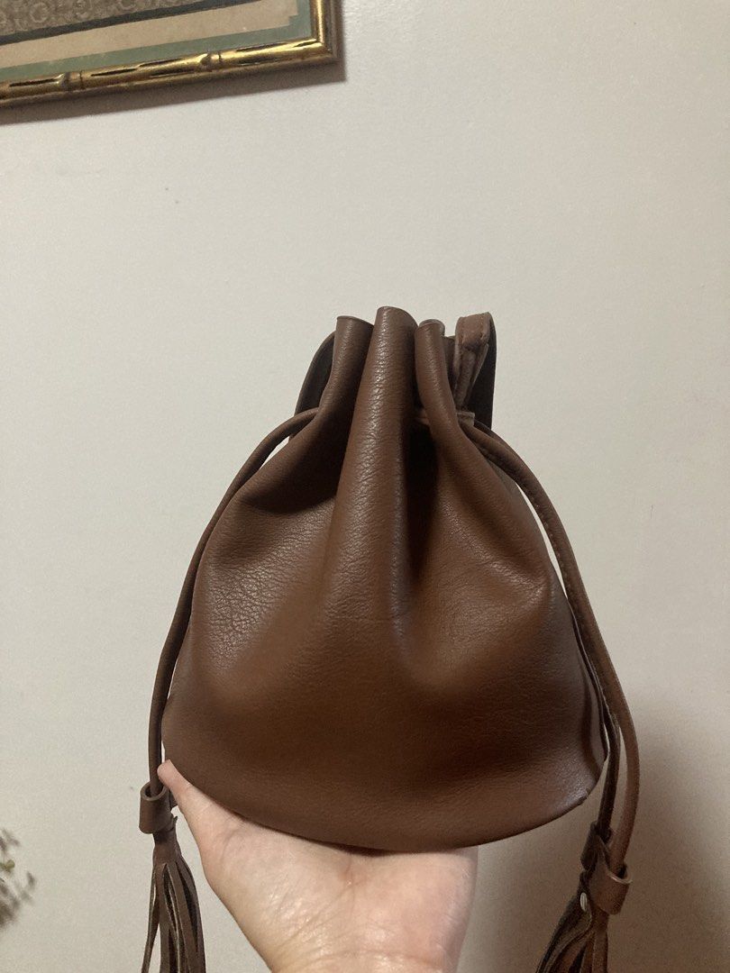 DIVIDED by H&M (Category: Cross-body Bags) located in Taytay. Submitted by benandsolcloset (Listing ID 1468081691, Image 2). Description: .