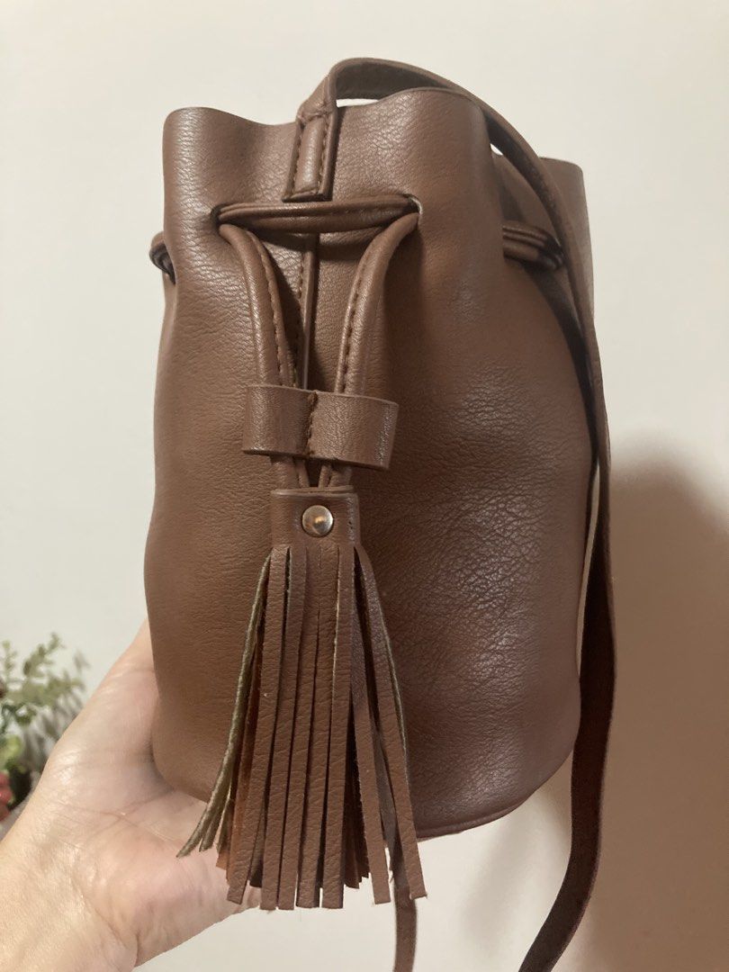 DIVIDED by H&M (Category: Cross-body Bags) located in Taytay. Submitted by benandsolcloset (Listing ID 1468081691, Image 3). Description: .