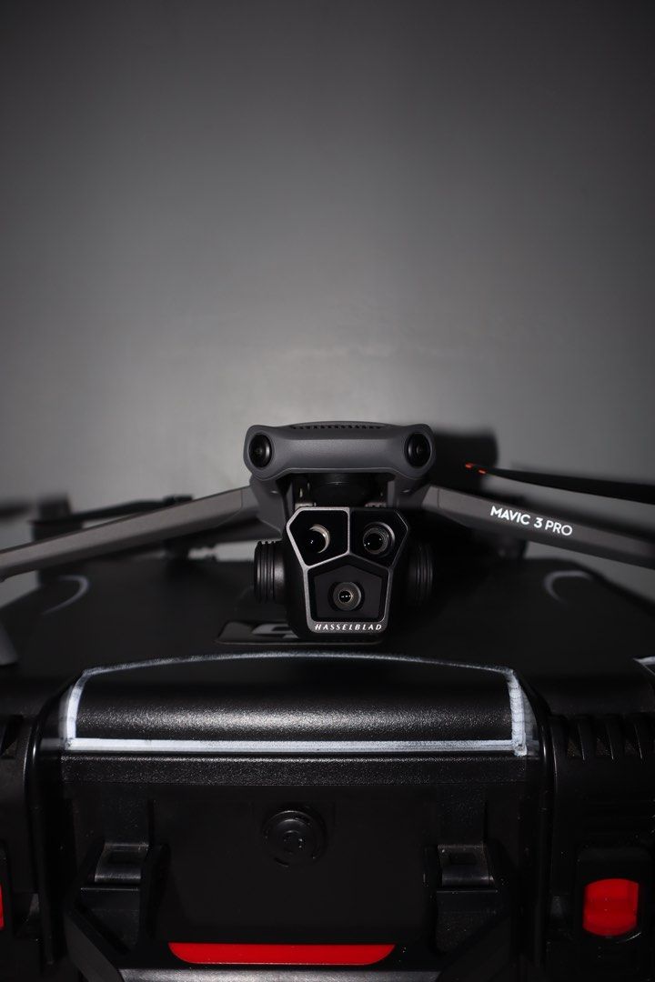 DJI MAVIC 3 PRO FMC RCPRO (Category: Drones) located in Sarrat. Submitted by jhonpata (Listing ID 1468218549, Image 2). Description: DJI Mavic 3 Pro INCLUSIONS — WHAT YOU SEE IS WHAT YOU GET: ✅ DJI Mavic 3 Pro Drone ✅ DJI RC Pro Controller and DJI RC ✅ 3 Intelligent Flight Batteries 🔋 Battery 1 — 4 cycles 🔋 Battery 2 — 5 cycles 🔋 Battery 3 — 6 cycles ✅ Battery Charging Hub ✅ Propellers ✅ Chargers & cables ✅ STARTRC Hard Protective Carrying Cas