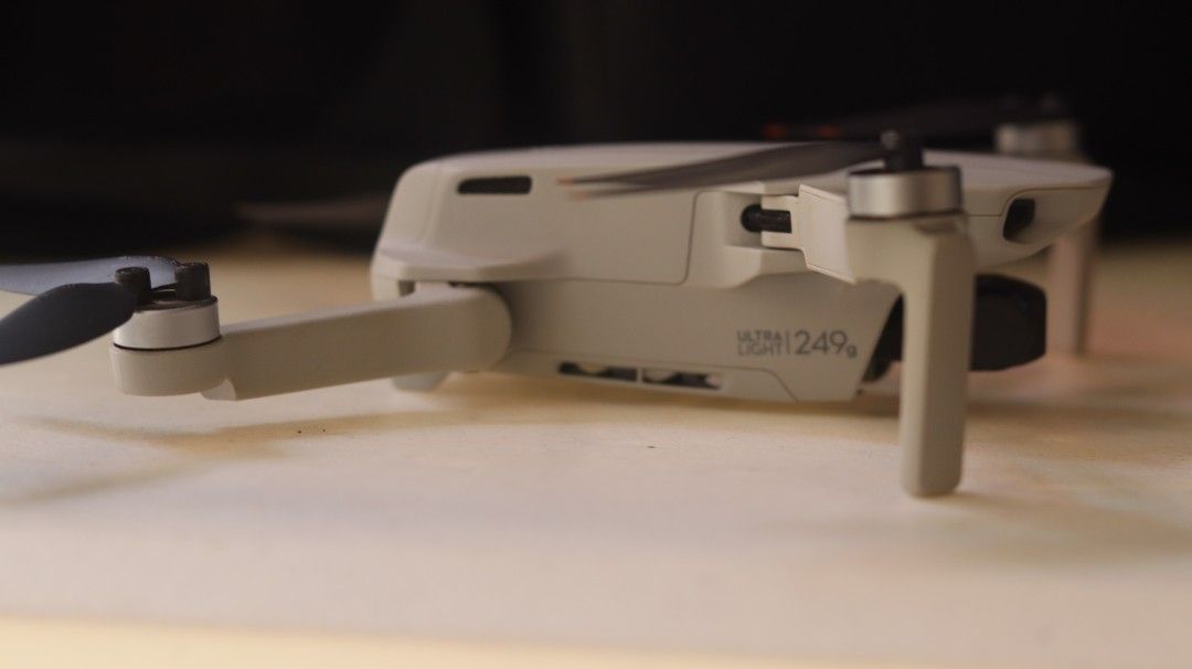 DJI Mini 2 SE Fly More Combo Drone (Category: Drones) located in Manila. Submitted by virginiavi90871 (Listing ID 1468081964, Image 2). Description: - DJI Mini 2 SE complete ready-to-fly drone kit - Ultra-lightweight at 249g (hassle-free travel) - Remote controller included - 3-battery charging hub for extended flight time - Official shoulder carry bag that fits everything - Extra propeller packs and gimbal protector included - USB-C cable includ