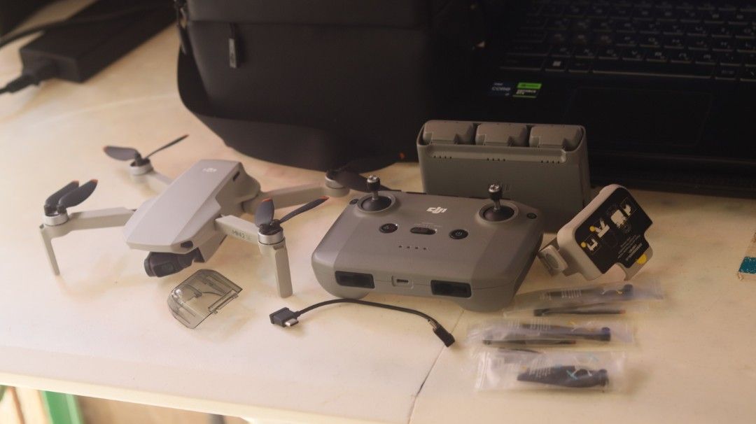 DJI Mini 2 SE Fly More Combo Drone (Category: Drones) located in Manila. Submitted by virginiavi90871 (Listing ID 1468081964, Image 1). Description: - DJI Mini 2 SE complete ready-to-fly drone kit - Ultra-lightweight at 249g (hassle-free travel) - Remote controller included - 3-battery charging hub for extended flight time - Official shoulder carry bag that fits everything - Extra propeller packs and gimbal protector included - USB-C cable includ